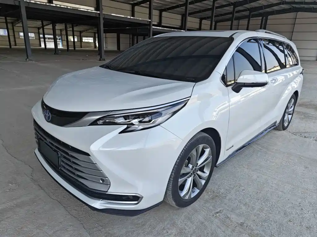 Toyota Sienna 2023 — пригон из Китая