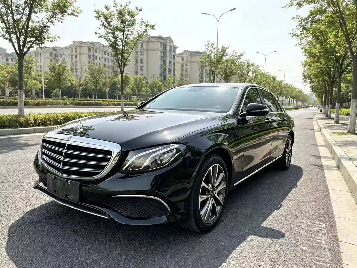 صورة 3 - Mercedes-Benz E-Class