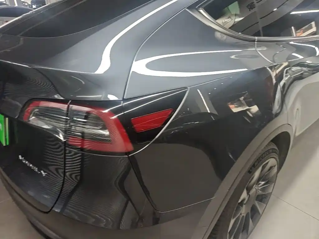 Фото 8 - Tesla Model Y