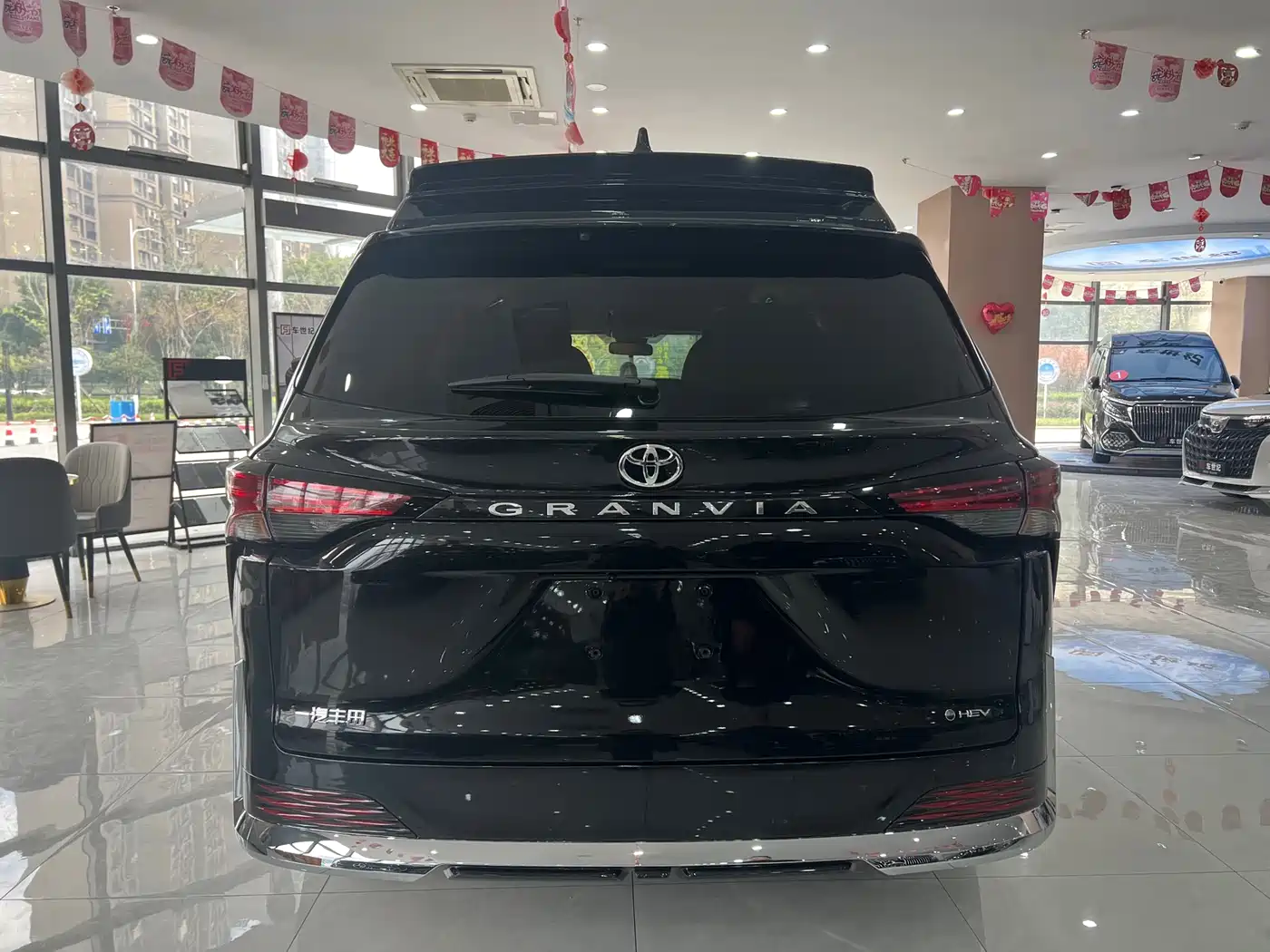 Toyota Granvia 2024 2.5L Hybrid Comfort фото 23
