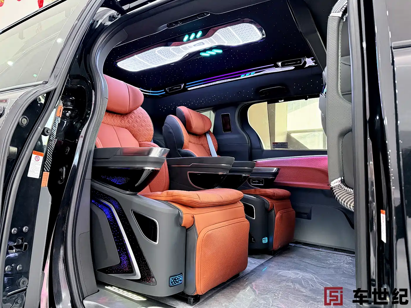 Toyota Granvia 2024 2.5L Hybrid Comfort фото 13