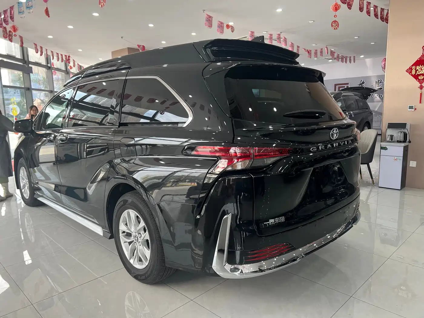 Toyota Granvia 2024 2.5L Hybrid Comfort фото 24