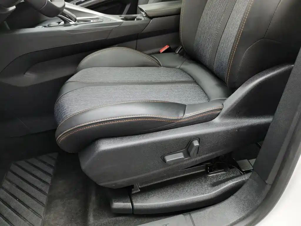 Фото 20 - Peugeot 5008
