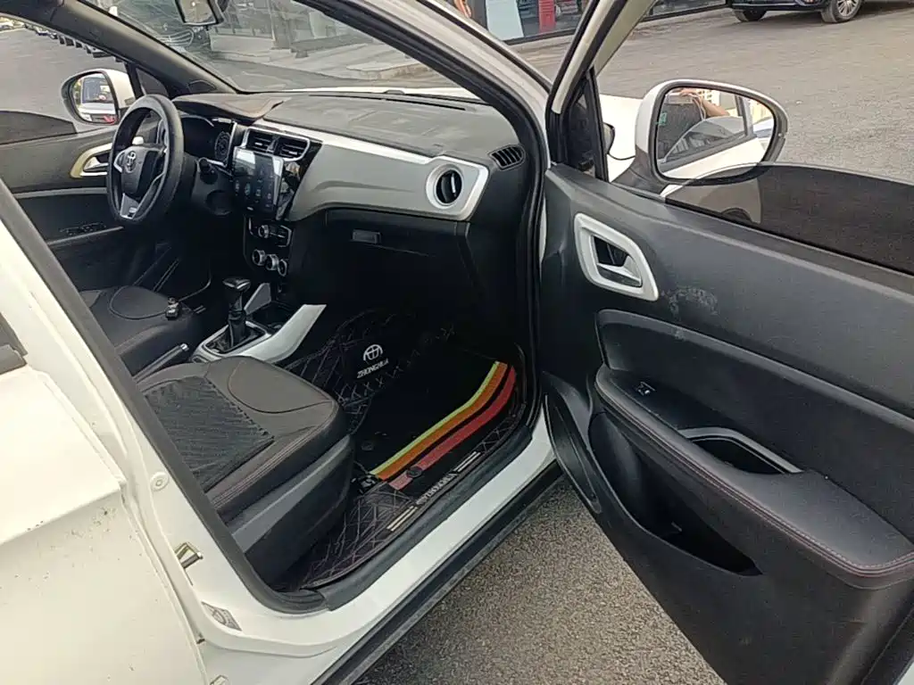Zhonghua V3 2016 2015 1.5L Automatic Smart Edition