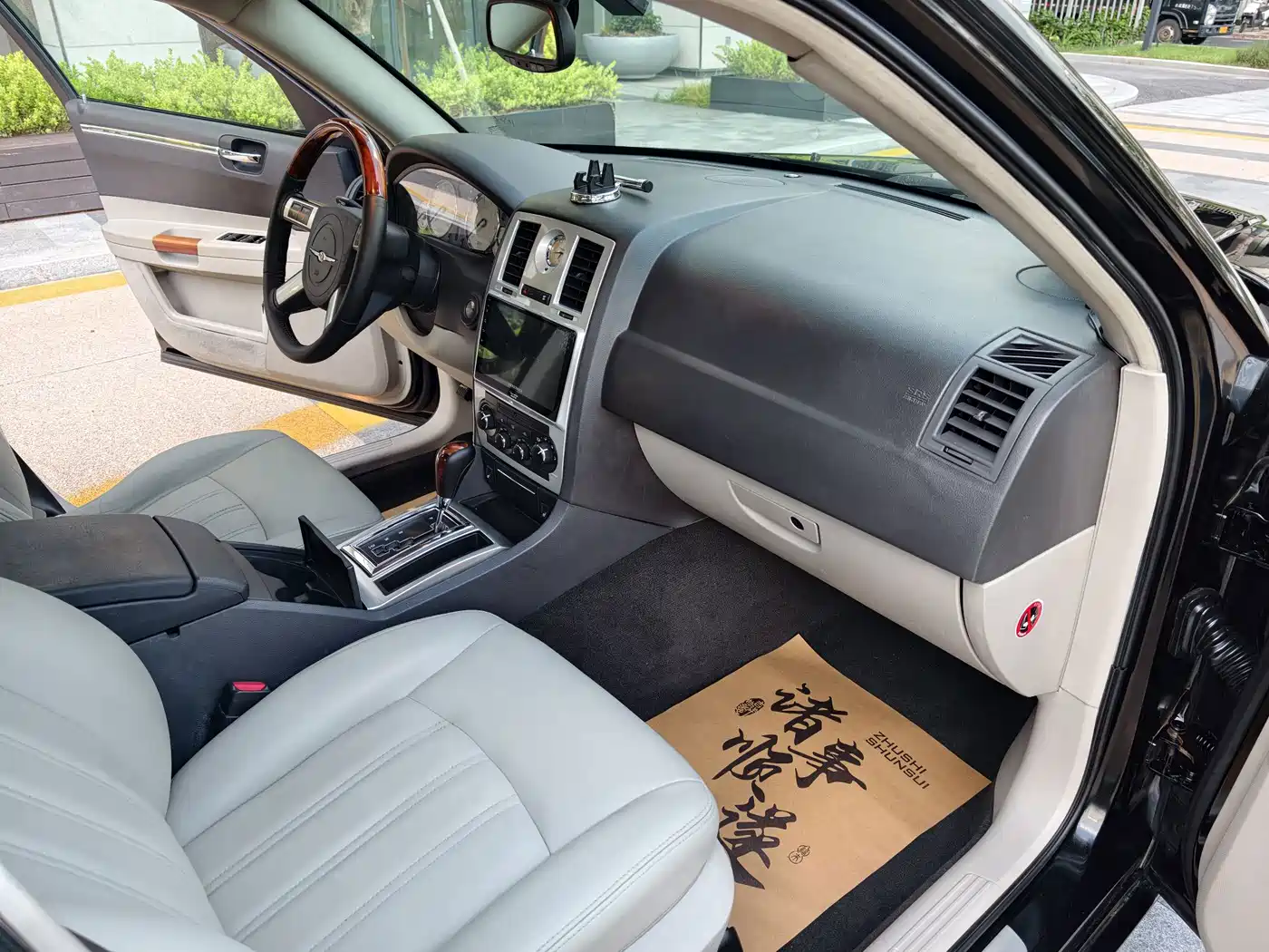 Chrysler 300C 2007 2006 Model 3.5L Luxury Navigator Edition