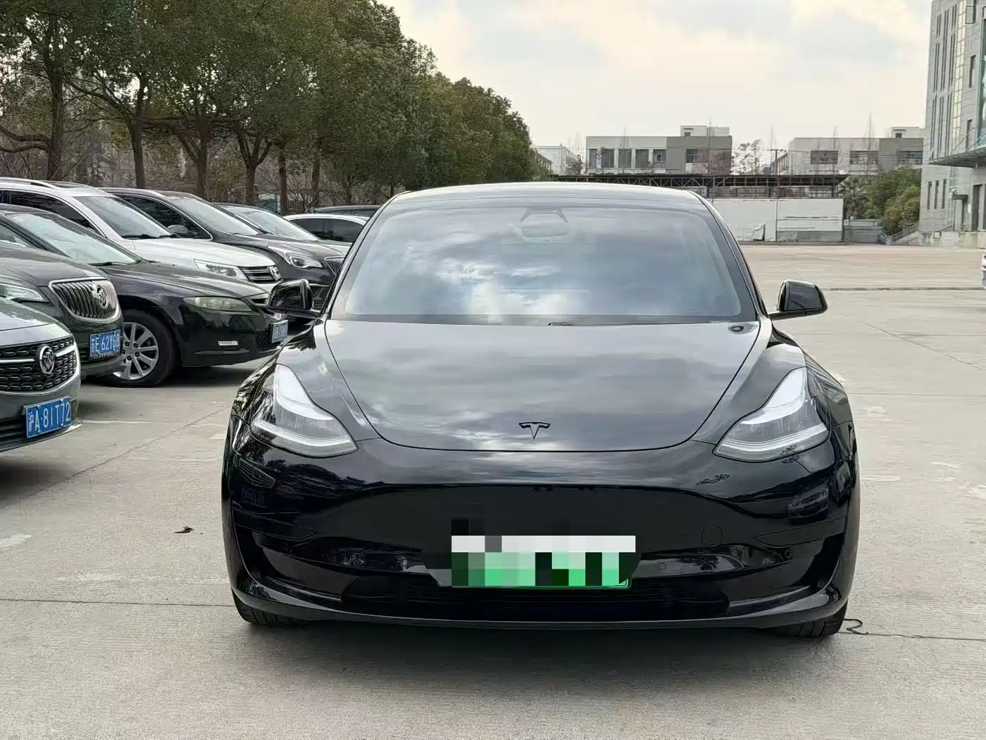 TESLA MODEL 3