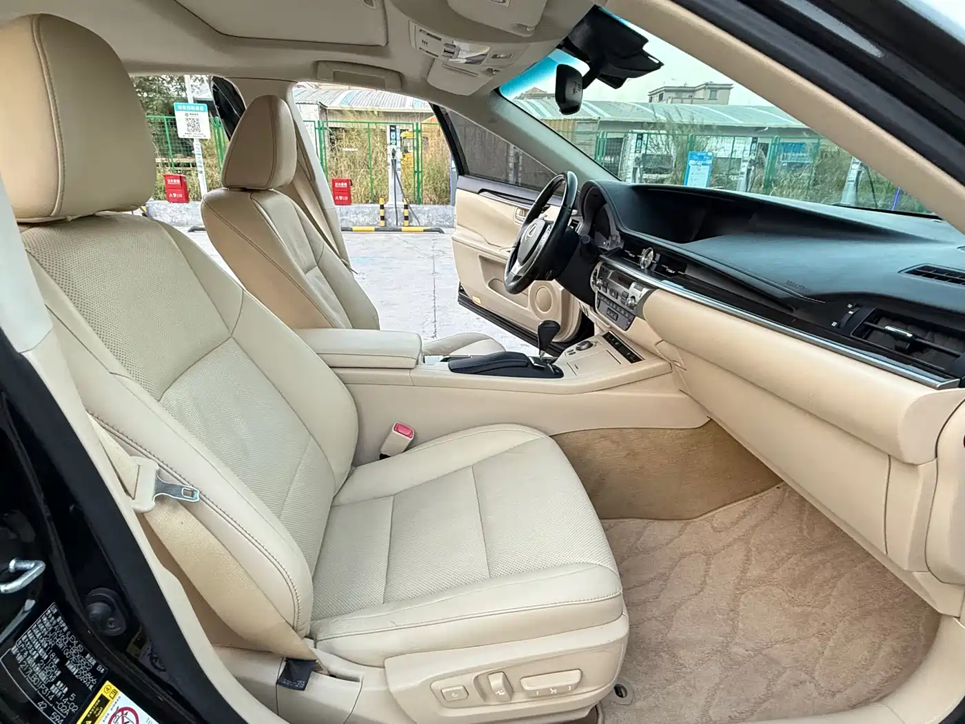 Lexus ES 2013 300h Luxury Edition фото 7