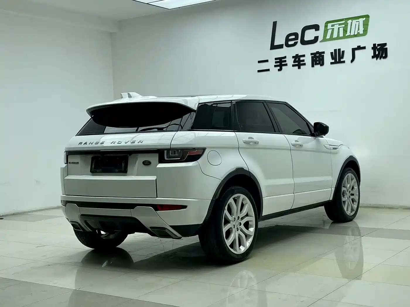 Land Rover Range Rover Evoque 2018 240PS SE DYNAMIC Smart Edition фото 15