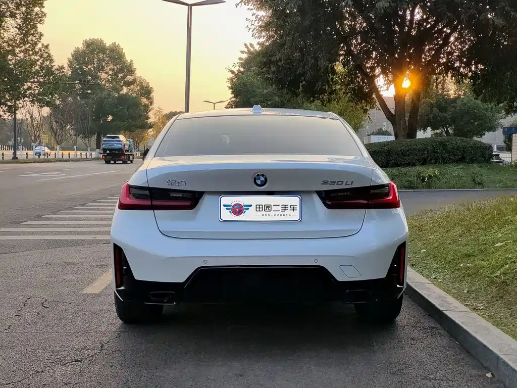 BMW 3 Series 2026 2025 330Li M Sport Night Edition