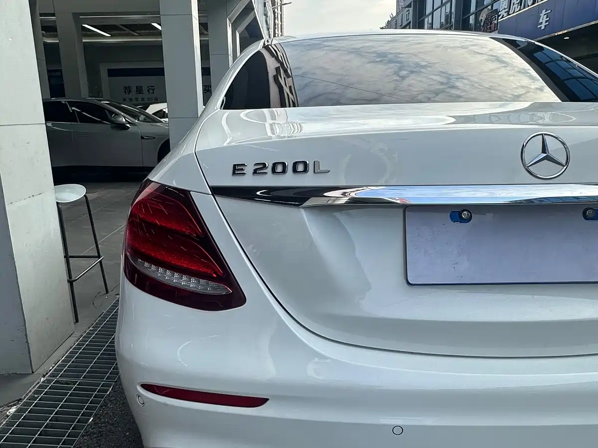 Mercedes-Benz E-Class 2016 E 200 L Sport Type фото 25