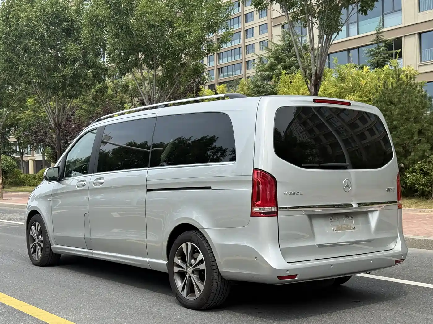 Mercedes-Benz V-Class 2016 2016 V 260 L Premium Long