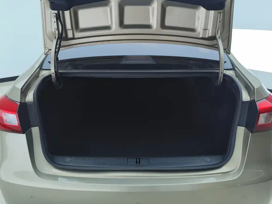 Фото 4 - Roewe 360