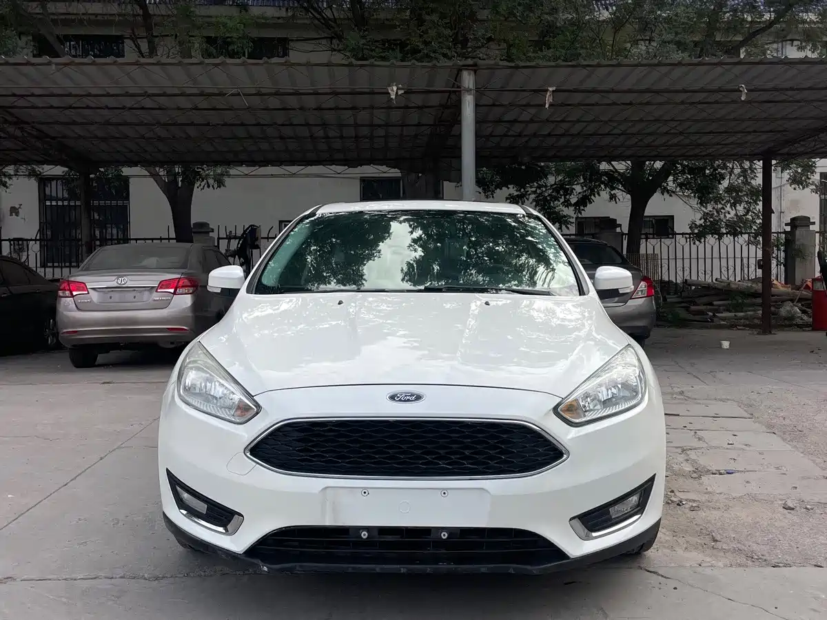 Фото 2 - Ford Focus