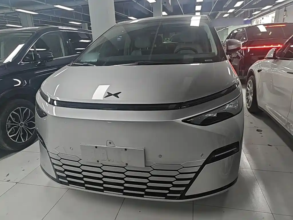 Фото 3 - XPeng X9