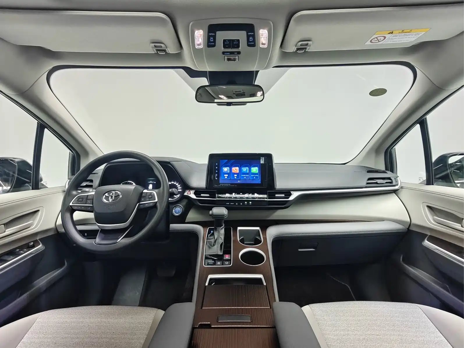 Photo 13 - Toyota Sienna