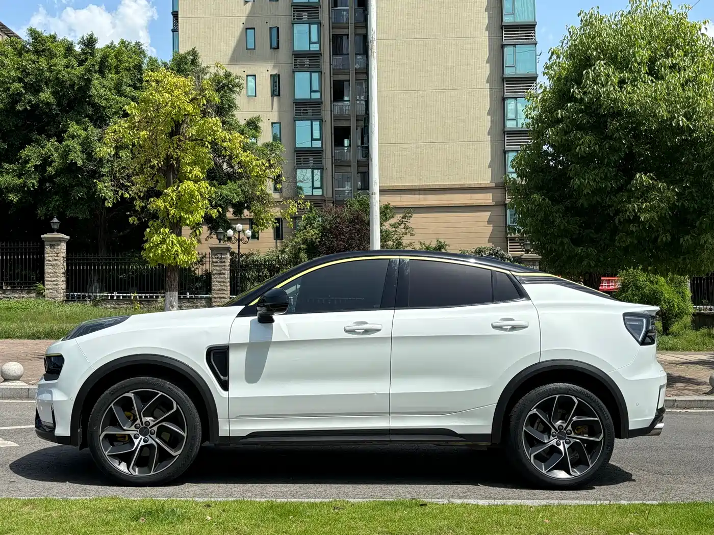 Lynk & Co 05 2022 2.0TD 2WD Shine Halo фото 4