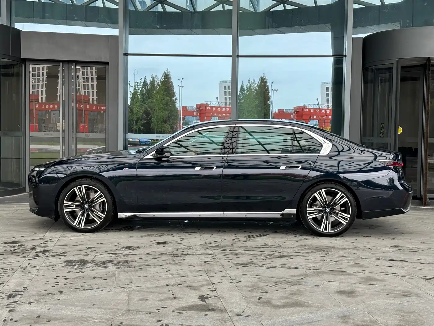 BMW 7 Series 2023 Facelift 740Li Exclusive M Sport Package фото 20