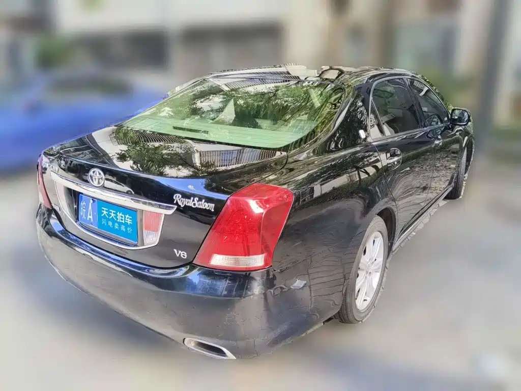 Фото 2 - Toyota Crown