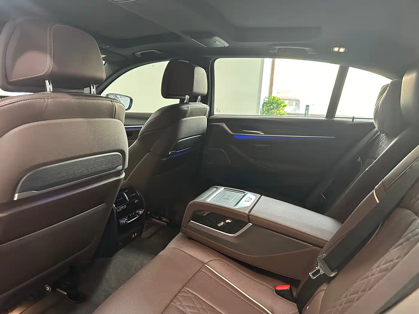 BMW 5 Series 2023 530Li Leading M Sport Package фото 8