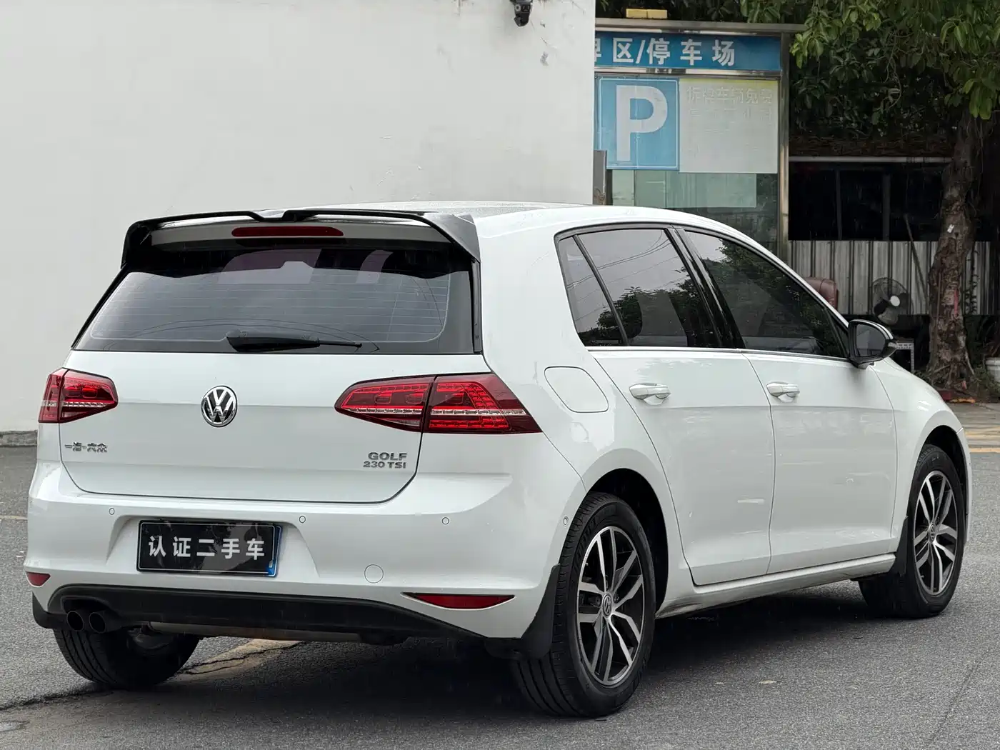 Volkswagen Golf 2017 230TSI Auto Luxury Millionth Anniversary Edition фото 9