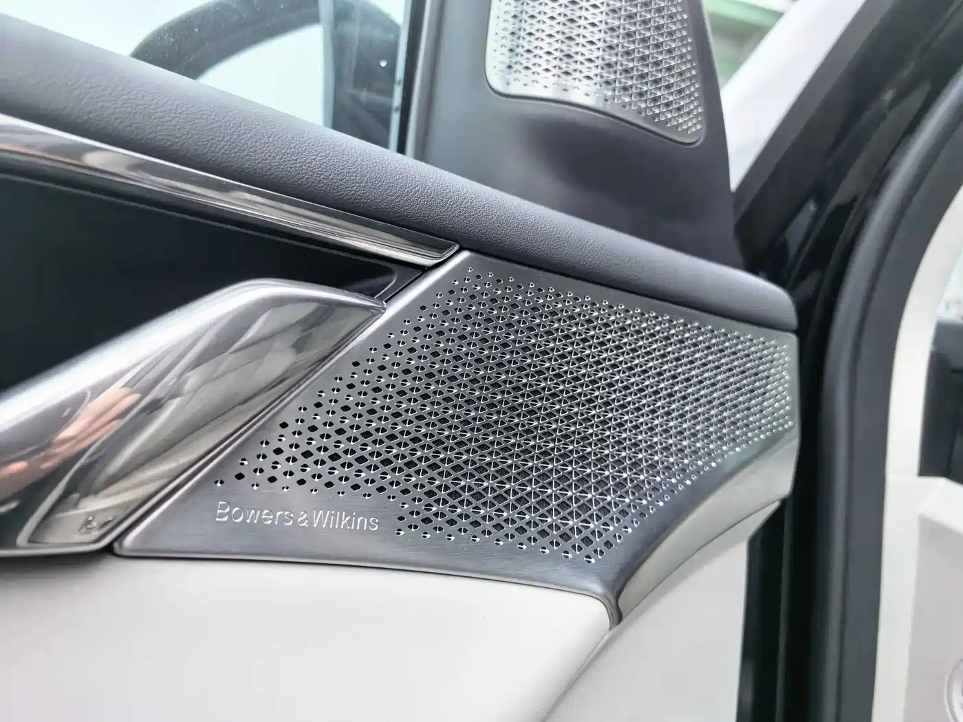 Volvo EM90 2024 2025 Ultra Six-Seater