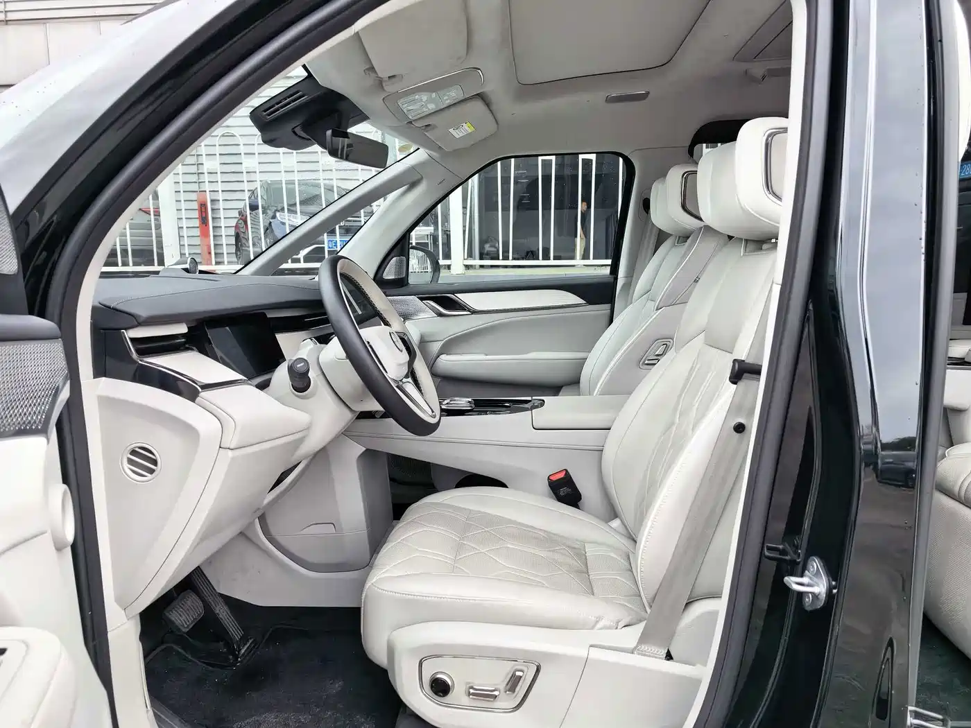 Volvo EM90 2024 2025 Ultra Six-Seater