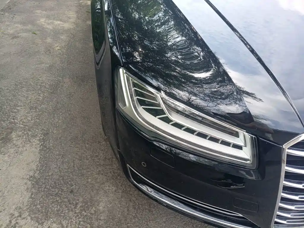 Photo 7 - Audi A8
