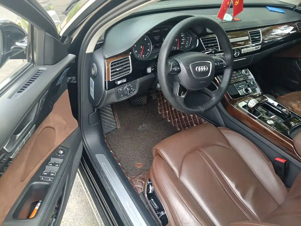 Photo 17 - Audi A8