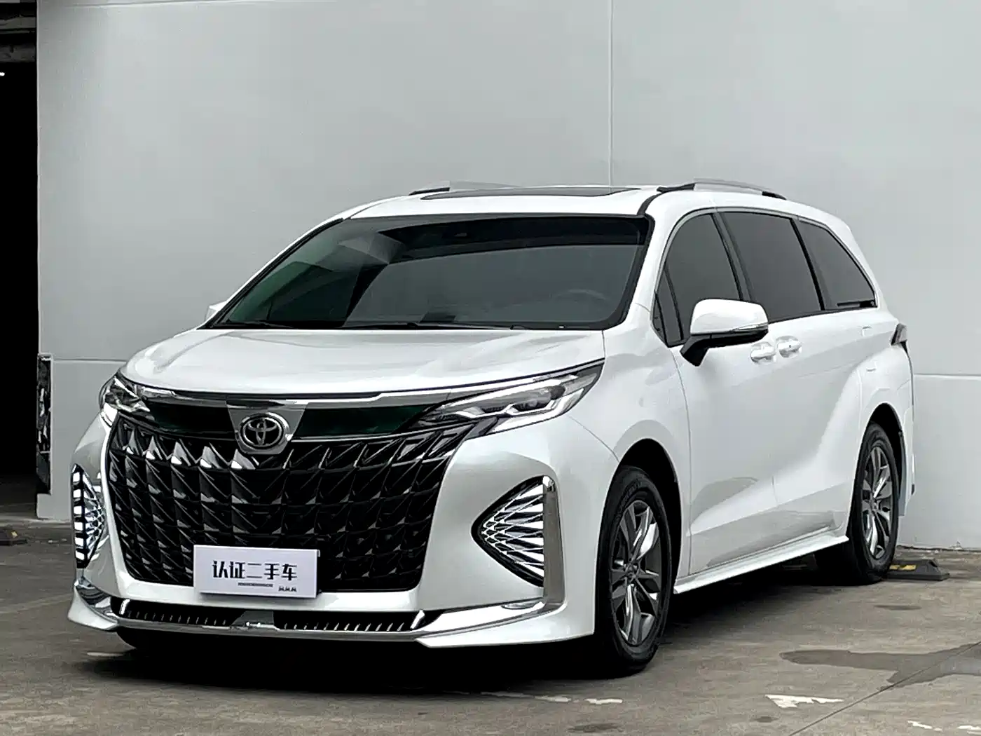 Toyota Sienna 2026 Model 2.5L Hybrid 2WD Comfort Edition фото 2