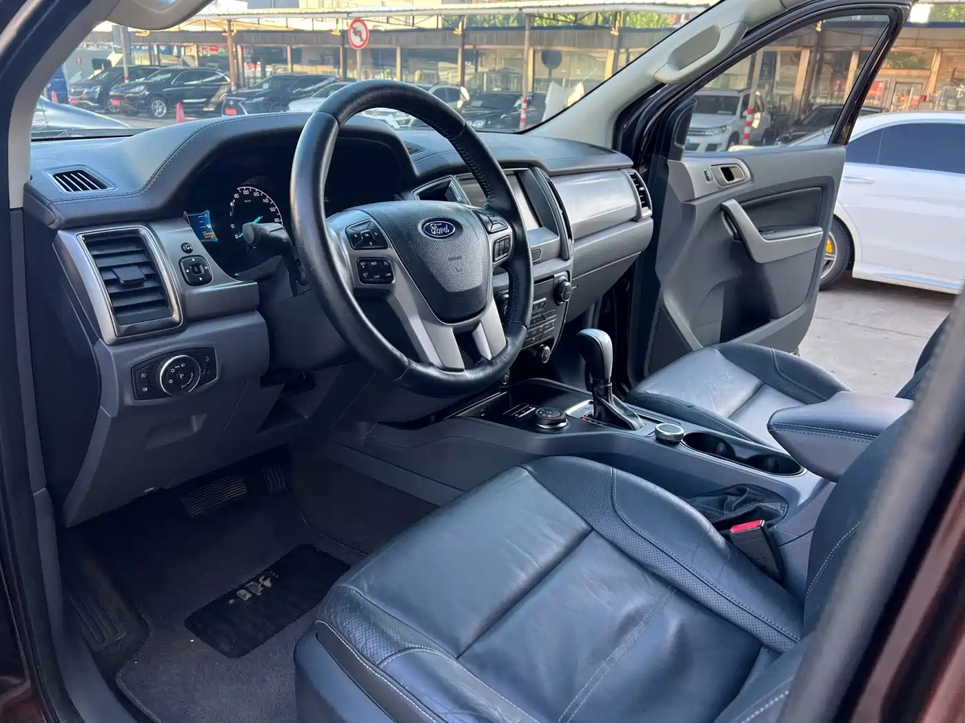 Ford Everest 2017 2016 2.0T Gasoline Automatic 4WD Luxury Edition