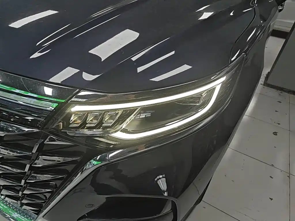 Roewe iMAX8 EV 2024 2022 Gold Edition
