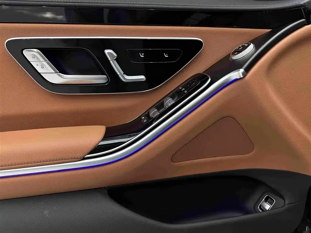 Фото 27 - Mercedes-Benz S-Class