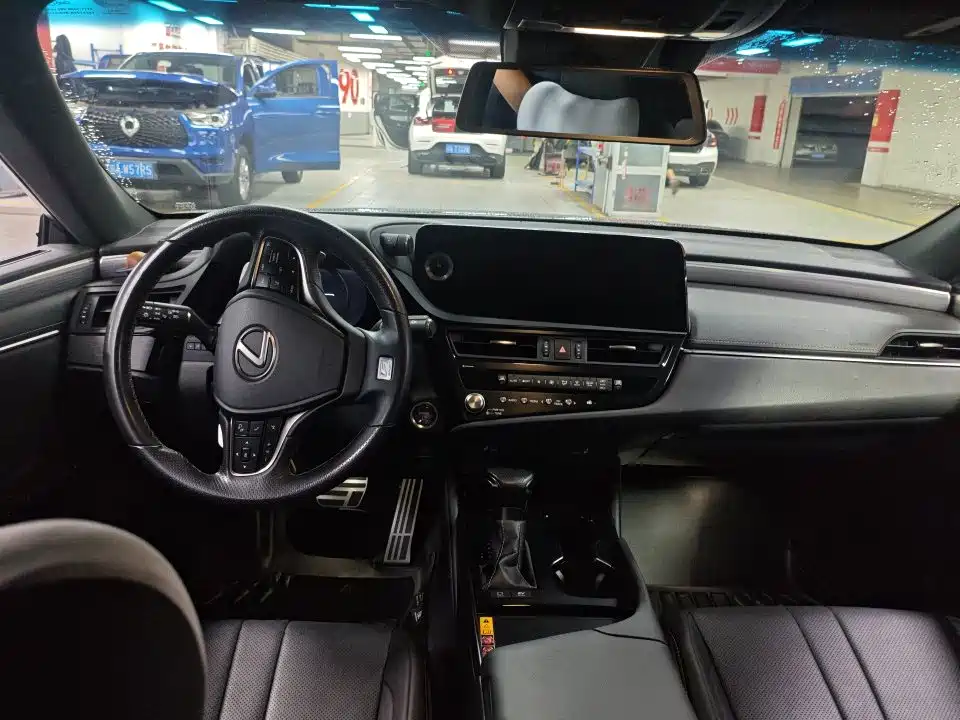 Фото 9 - Lexus ES