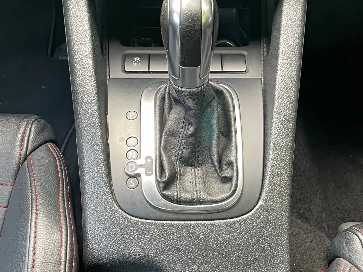 Volkswagen Scirocco 2015 1.4TSI Trend Edition фото 12