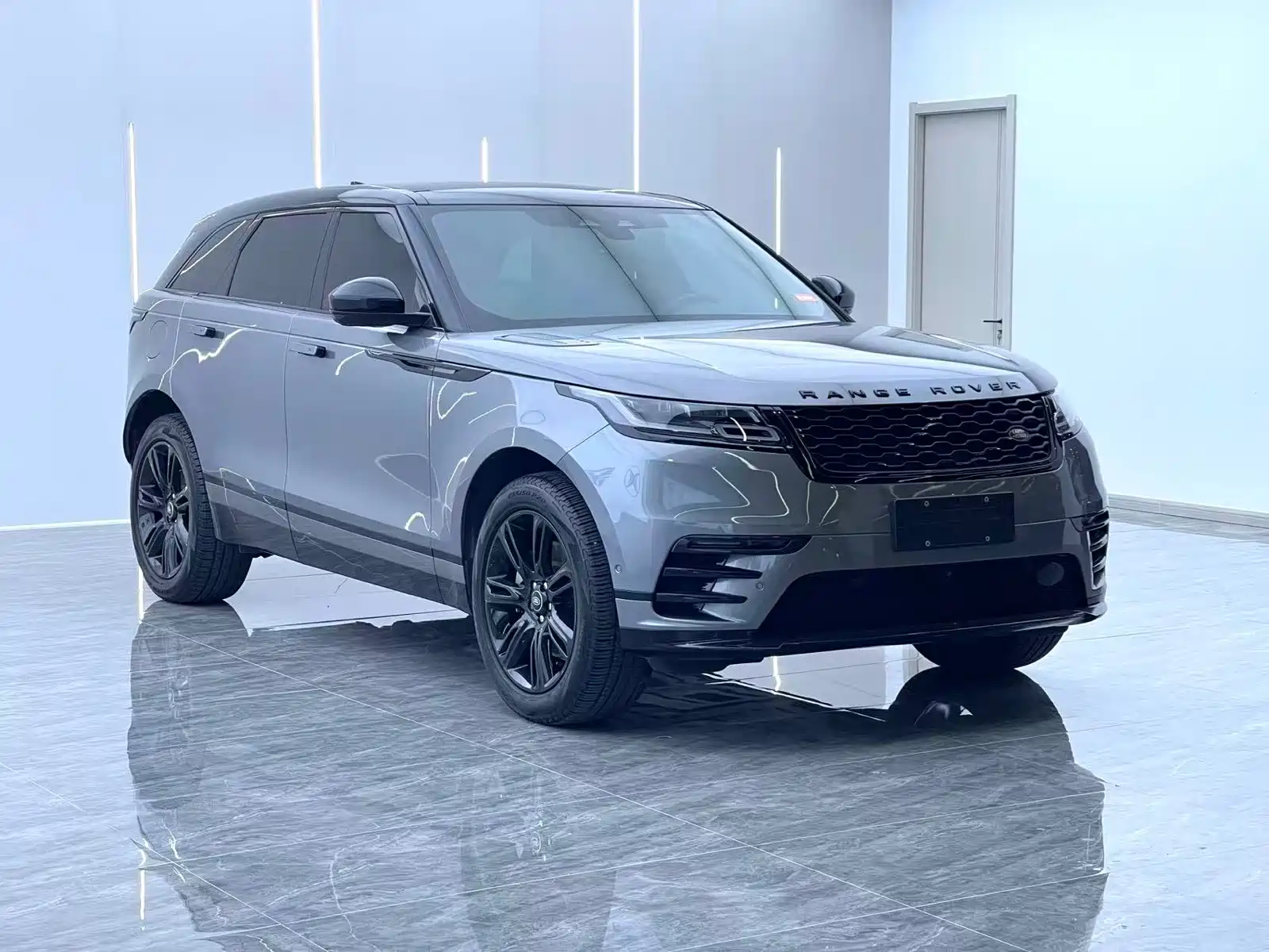 Фото 3 - Land Rover Range Rover Velar