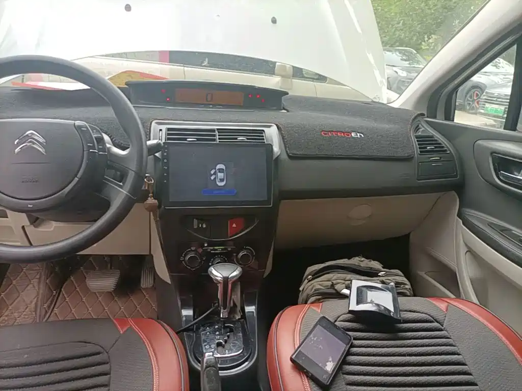 Citroën C-Quatre 2015 2013 Model Sedan 1.6L Automatic Premium Style