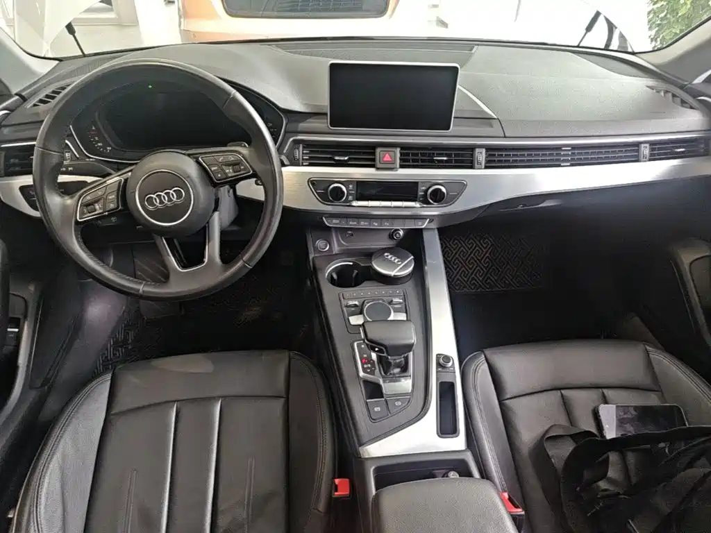 Фото 14 - Audi A4L