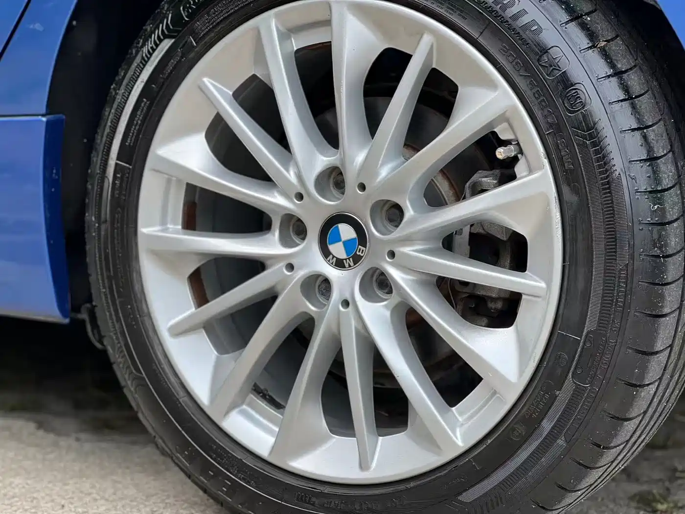BMW 2 Series Touring 2019 218i Leading фото 8