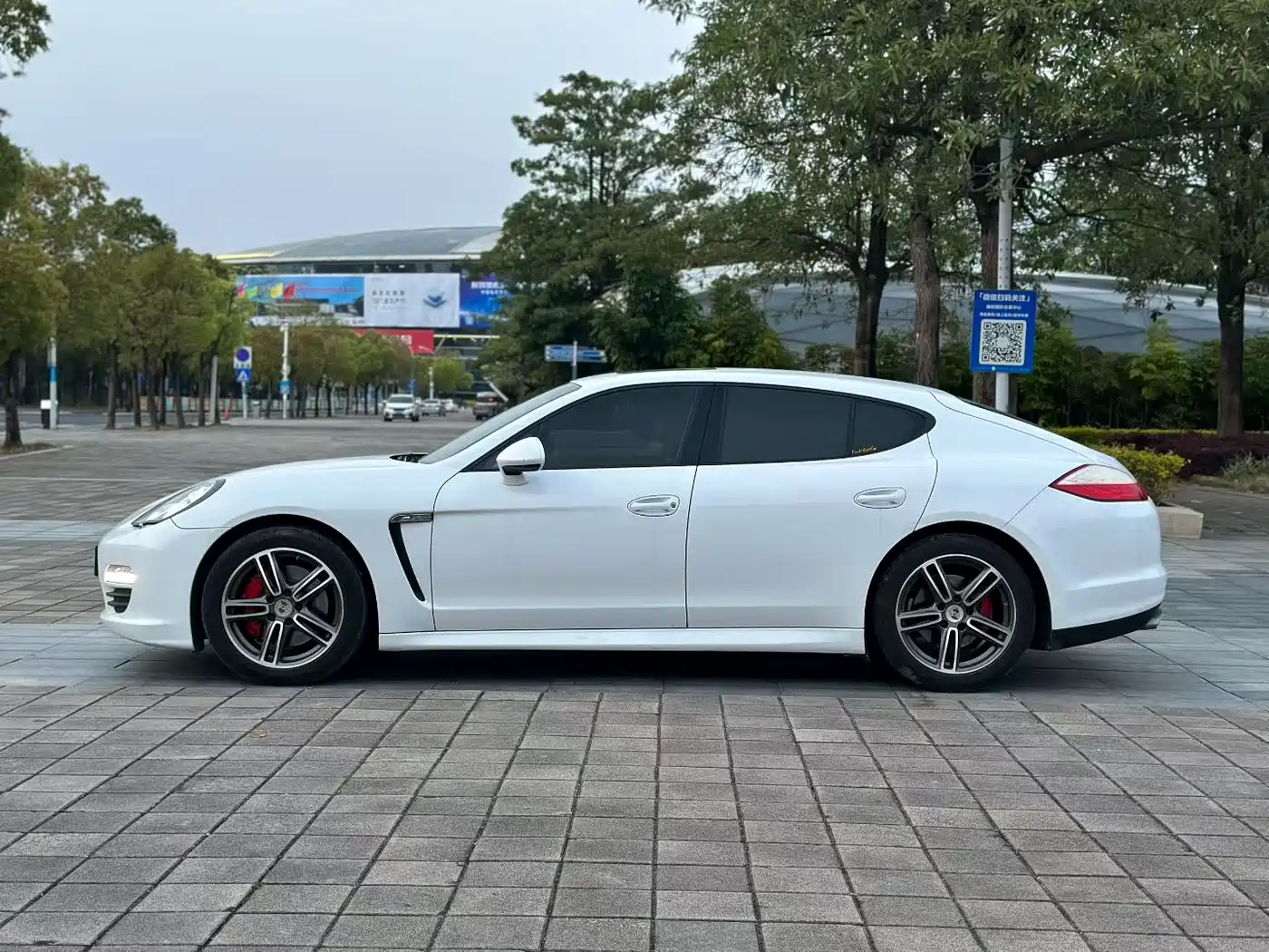 Porsche Panamera 2013 Panamera Platinum Edition 3.6L фото 9