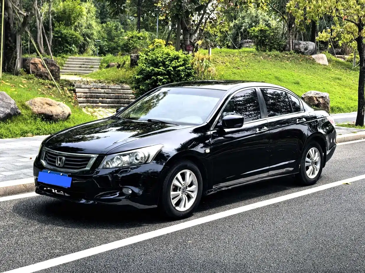Фото 27 - Honda Accord
