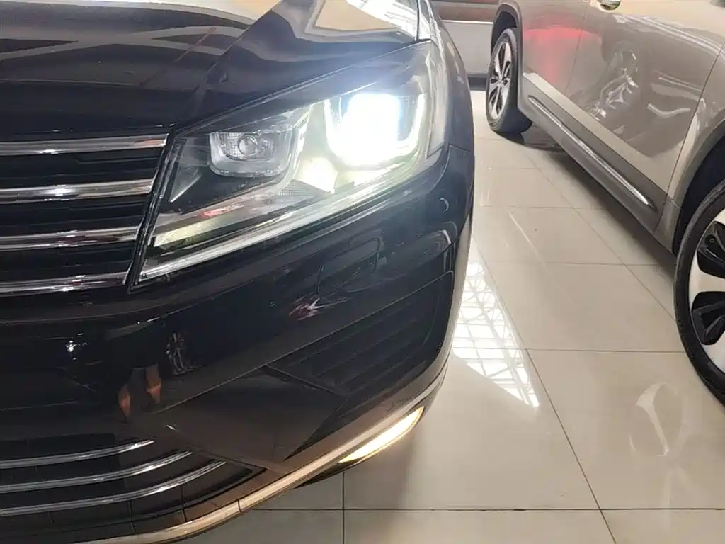 Фото 24 - Volkswagen Touareg