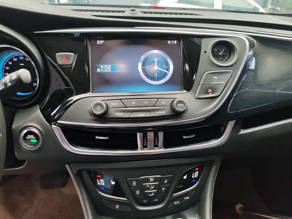 صورة 13 - Buick Envision Plus
