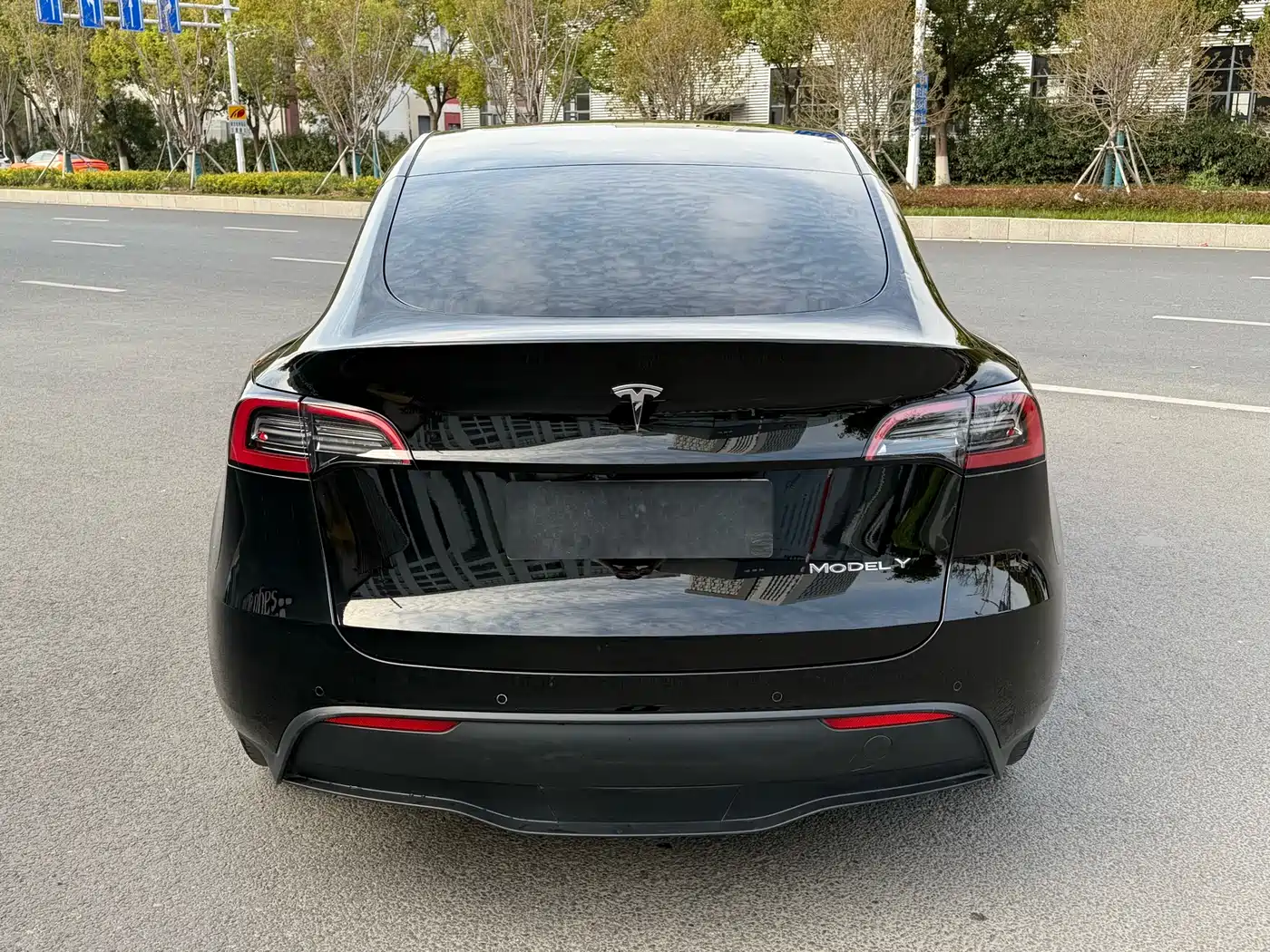 TESLA MODEL Y