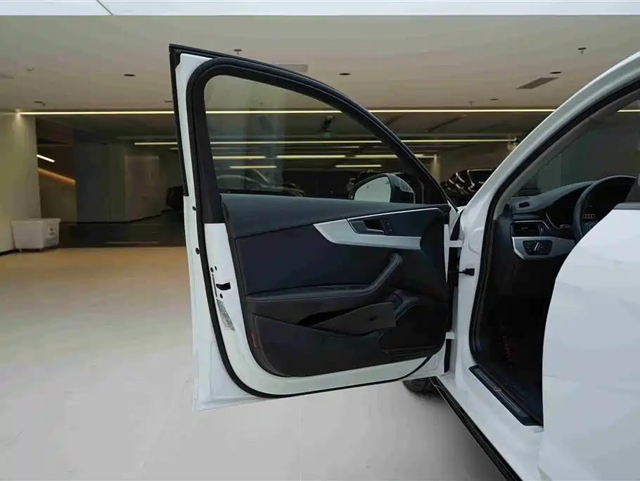 Audi A4L 2022 40 TFSI Luxury Dynamic фото 17
