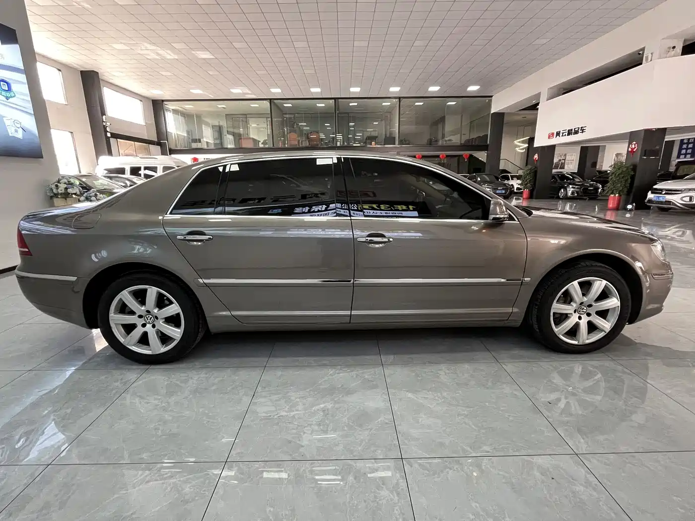 Volkswagen Phaeton 2012 3.0L Executive фото 5