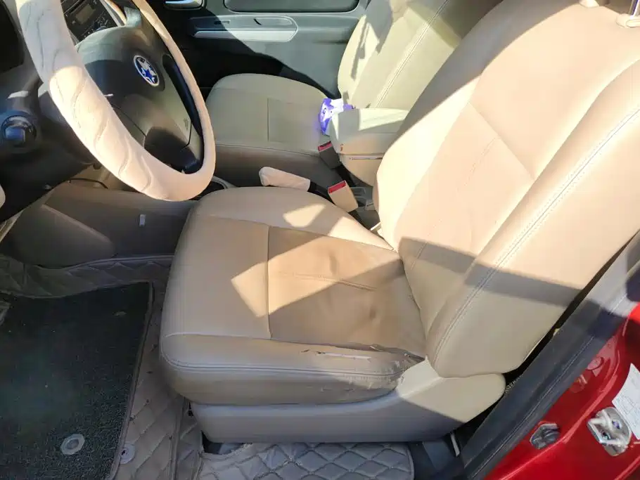 Venucia R50 2013 2013 1.6L Automatic Luxury Edition