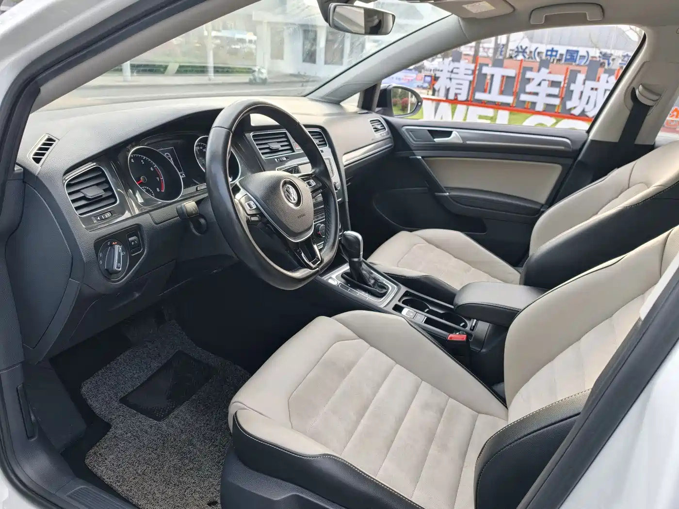 Volkswagen Golf 2016 230TSI Automatic Luxury фото 6
