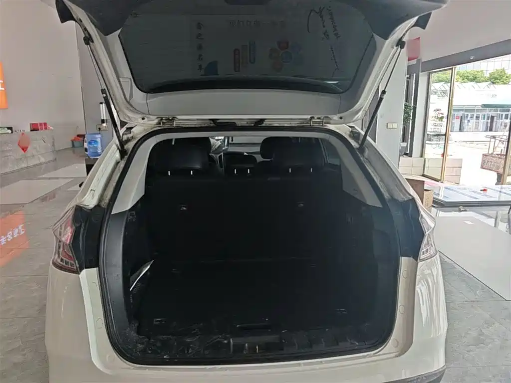 Luxgen U6 SUV 2016 2015 1.8T Innovation Upgrade