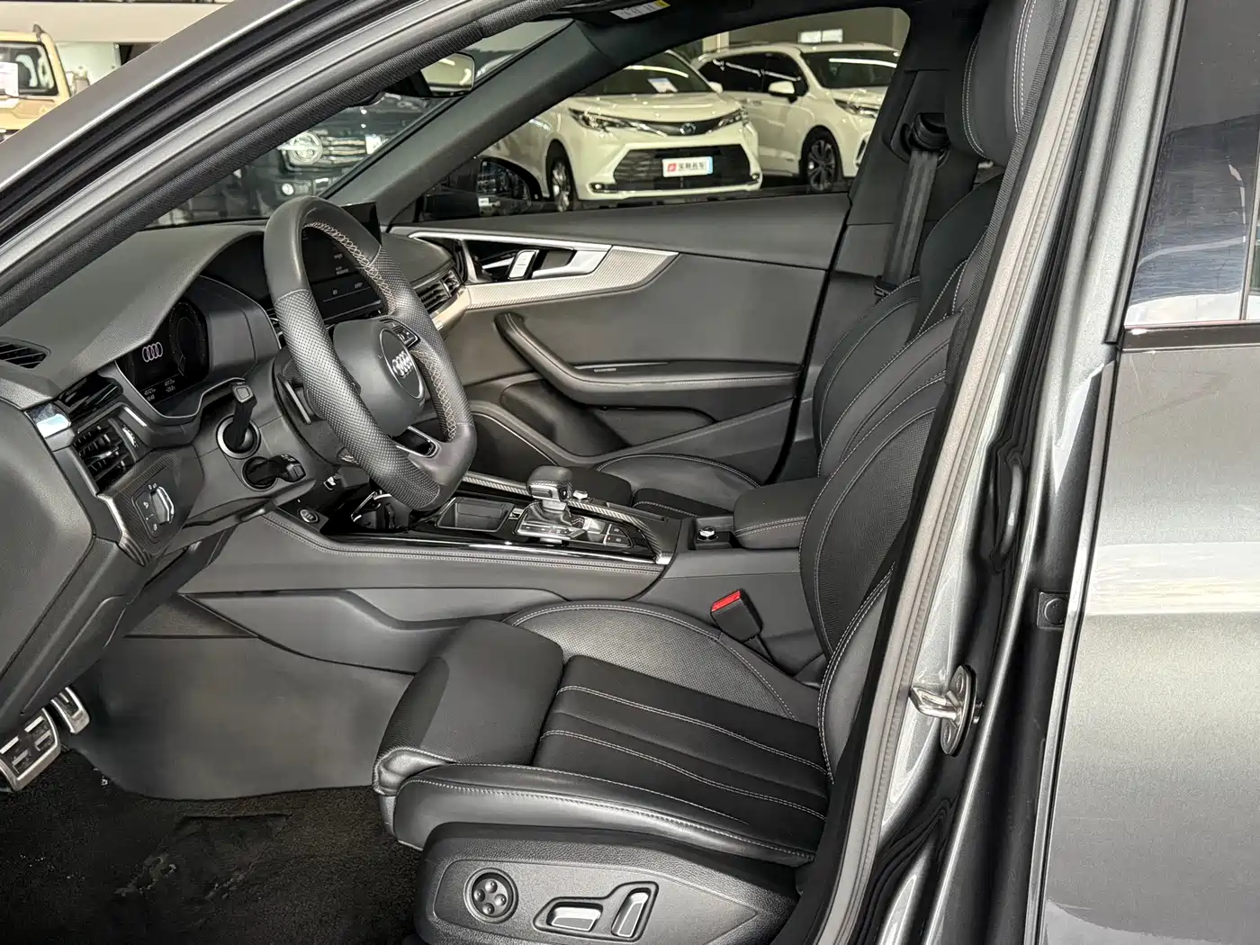 Фото 3 - Audi A4L