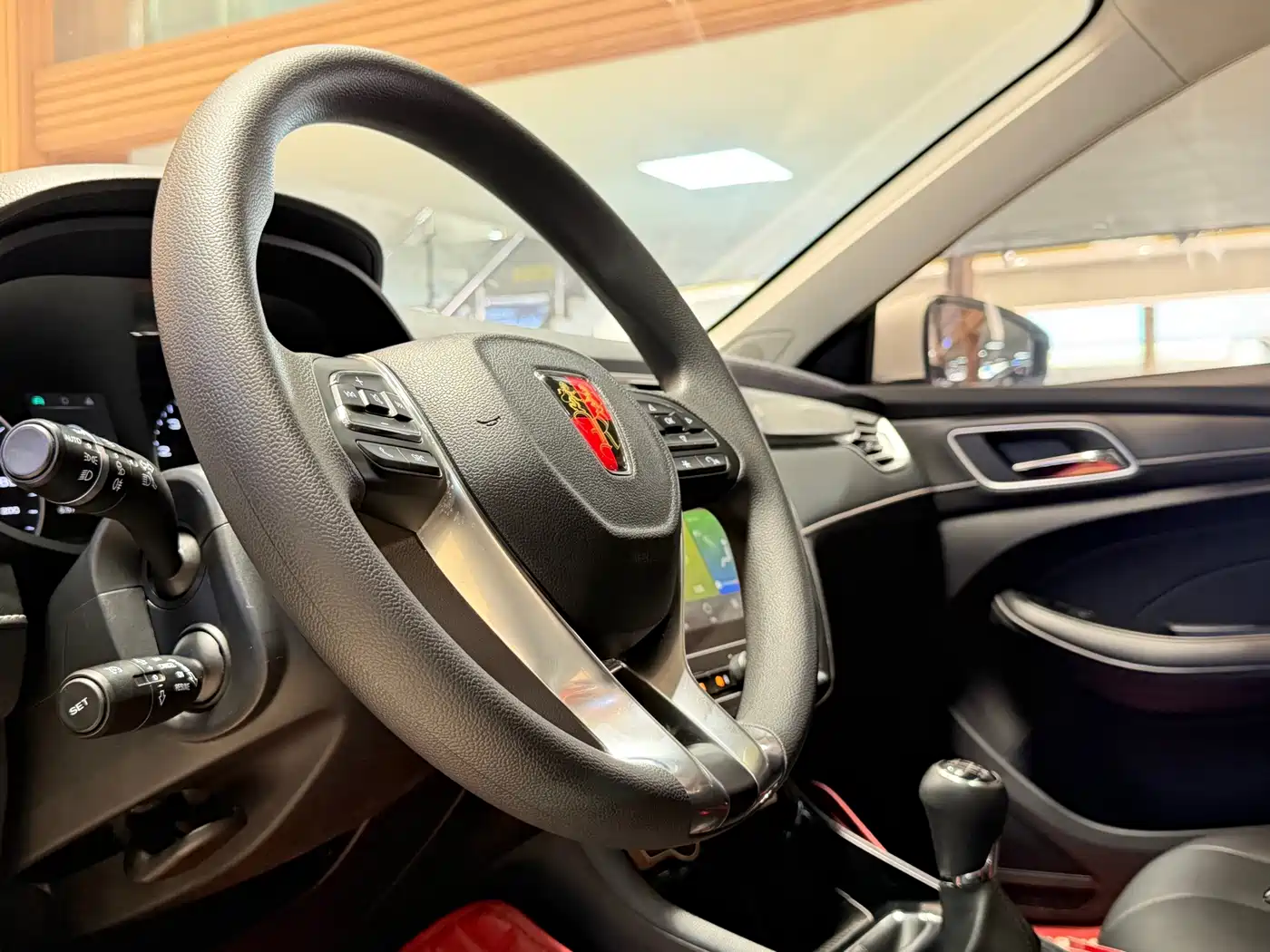 Фото 5 - Roewe i5
